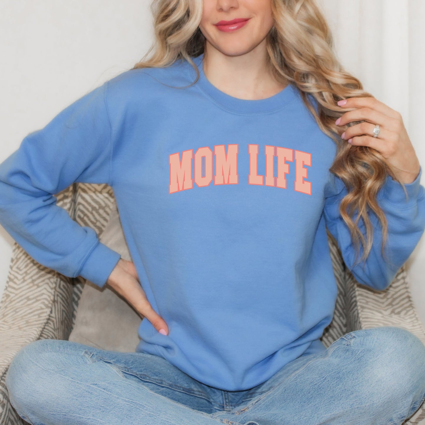 Curved Mom Life | Sweatshirt