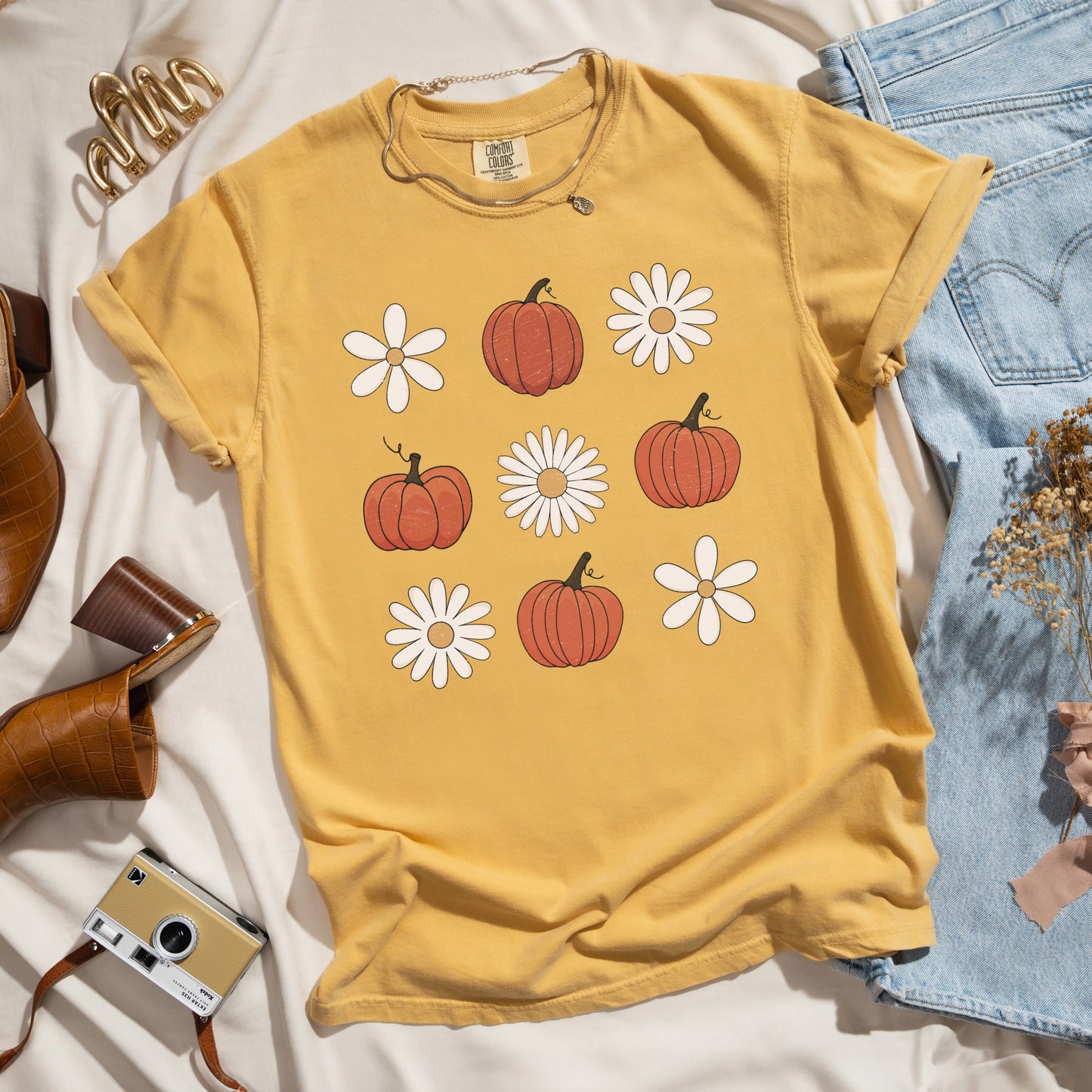 Pumpkin Daises Checkered | Garment Dyed Tee
