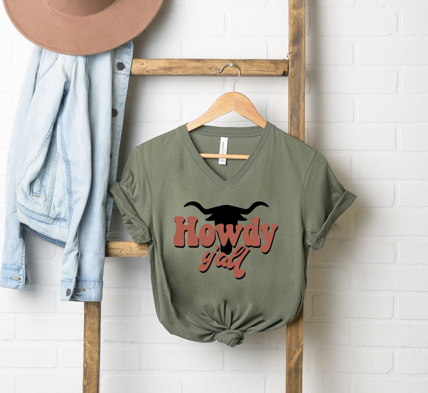 Howdy Y'all Bull | Short Sleeve V-Neck