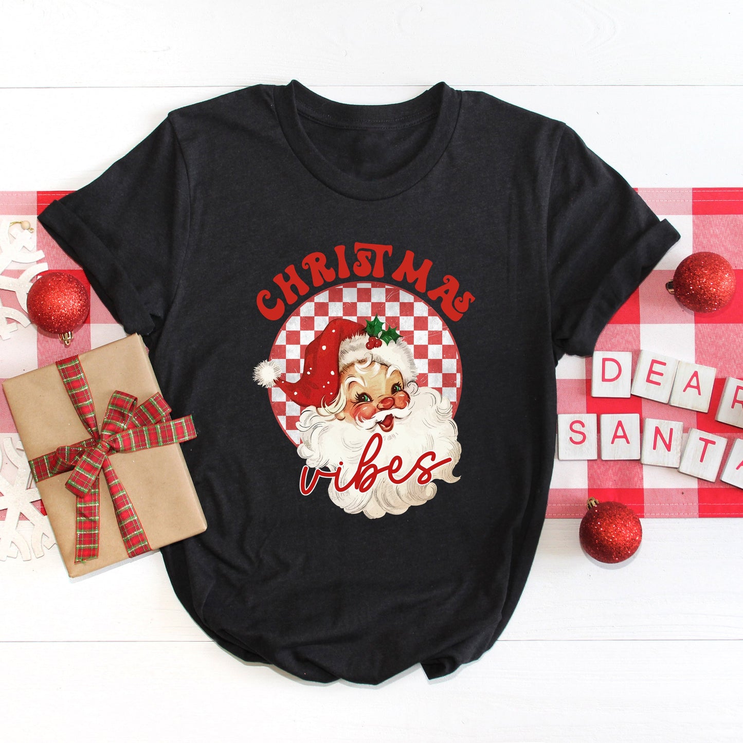 Christmas Vibes Santa Checkered | Short Sleeve Crew Neck