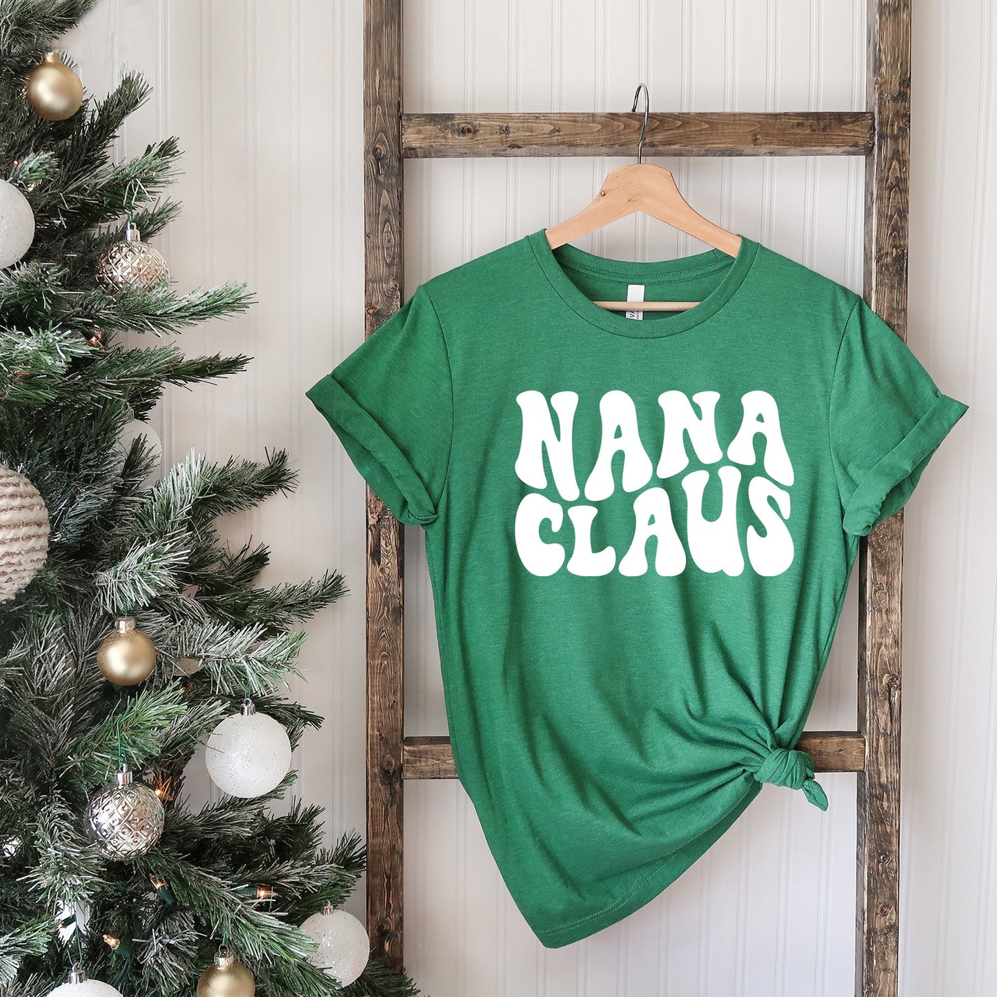 Nana Claus Wavy | Short Sleeve Crew Neck