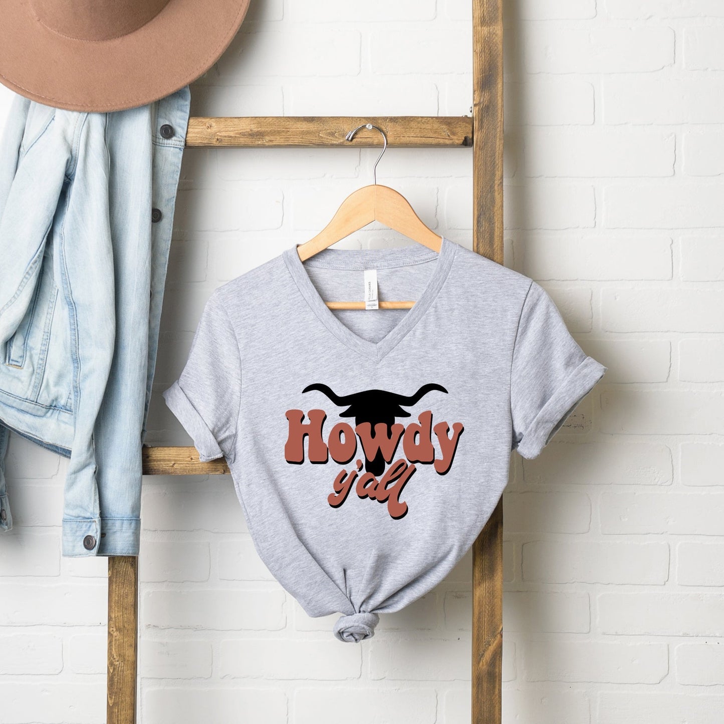 Howdy Y'all Bull | Short Sleeve V-Neck