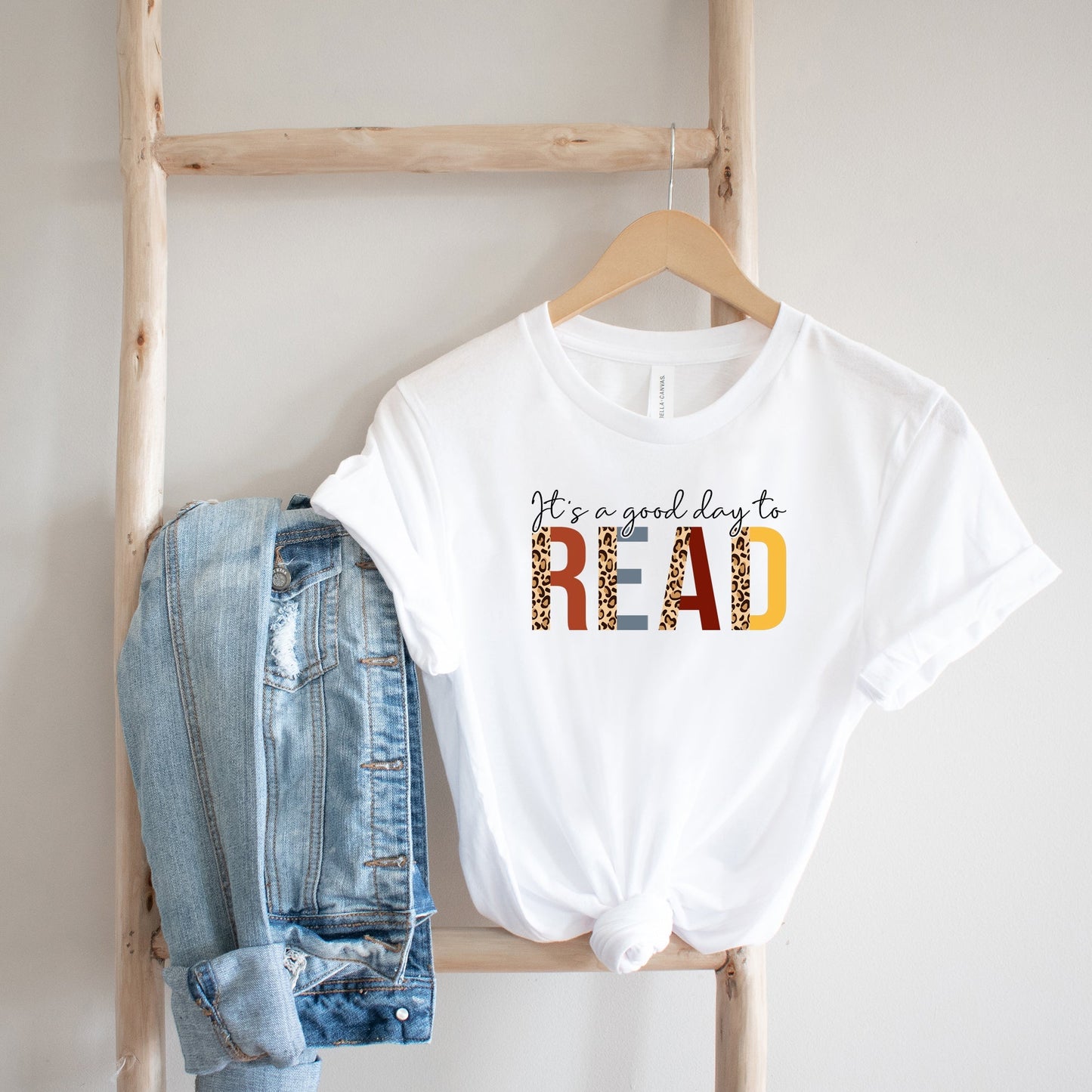 It's A Good Day To Read Leopard | Short Sleeve Crew Neck