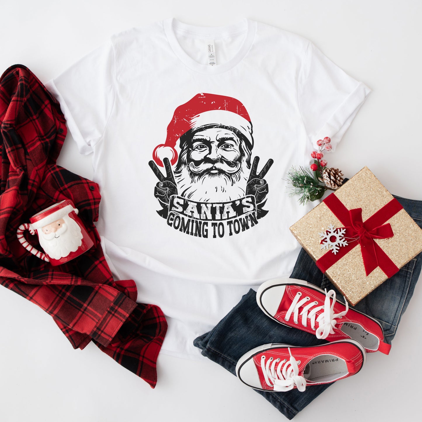Santa's Coming to Town Peace | Short Sleeve Crew Neck